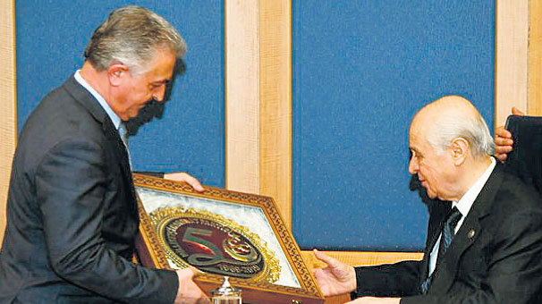 Bahçeli’ye 50. yıl plaketi