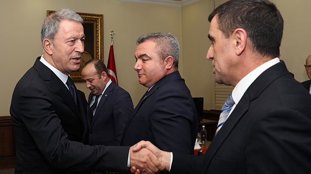 Bakan Akar, emekli uzmanlarla bir araya geldi