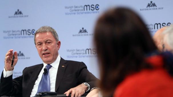 Bakan Akar: Terör koridoruna asla izin verilmeyecek