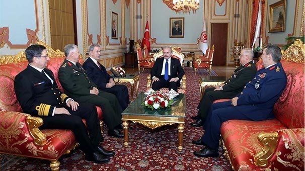 Bakan Akar ve komutanlar, TBMM Başkanı Şentop'u ziyaret etti