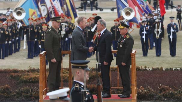 Bakan Akar ve Orgeneral Güler ABD'de askeri törenle karşılandı