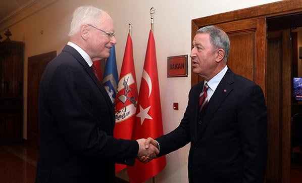 Bakan Akar'dan kritik görüşme