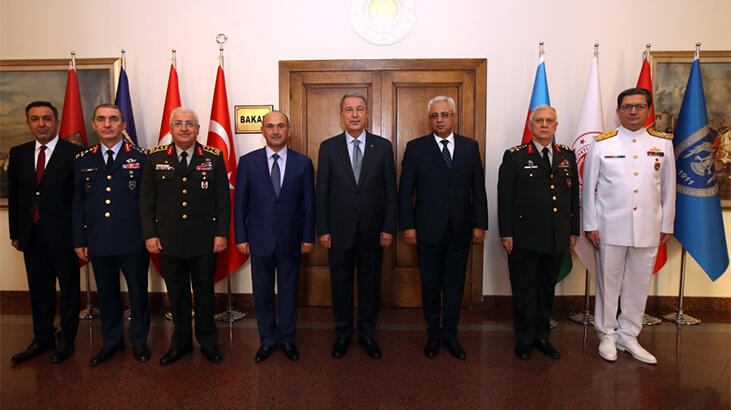 Bakan Akar'dan önemli görüşmeler: Komutanları kabul etti