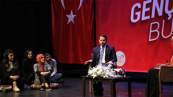 Bakan Albayrak gençlerle buluştu