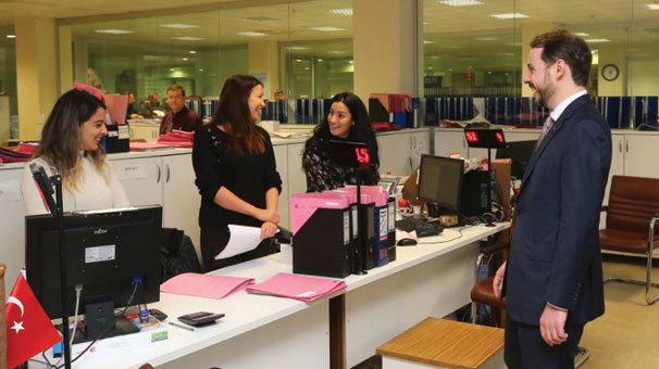 Bakan Albayrak'tan İstanbul Vergi Dairesine ziyaret