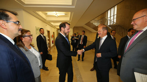 Bakan Albayrak'tan önemli mesajlar: Güçlü diyaloğun meyvelerini çok yakında alacağız