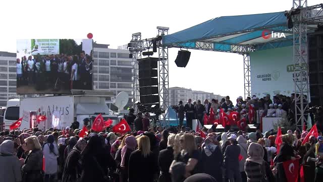 Bakan Çavuşoğlu Antalya'da 'Geleceğe Nefes' için ağaç dikti