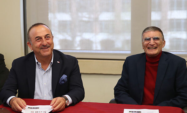 Bakan Çavuşoğlu, Aziz Sancar ile görüştü