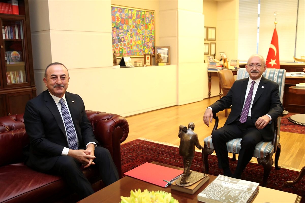 Bakan Çavuşoğlu, Libya tezkeresi için Kemal Kılıçdaroğlu'nu ziyaret etti
