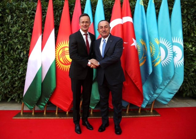 Bakan Çavuşoğlu, Macar mevkidaşı Szijjarto ile görüştü