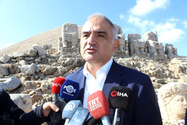 Bakan Ersoy'un Nemrut programında belediye başkanı fenalaştı