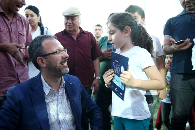 Bakan Kasapoğlu, Altındağ'da Yaz Akşamı Şenlikleri'ne katıldı