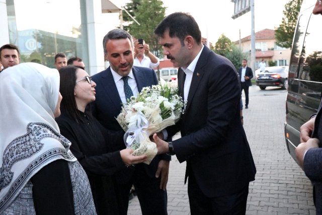 Bakan Kurum partililerle bir araya geldi