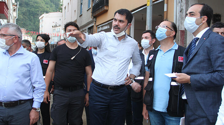 Bakan Kurum, selden etkilenen Dereli'de incelemelerde bulundu