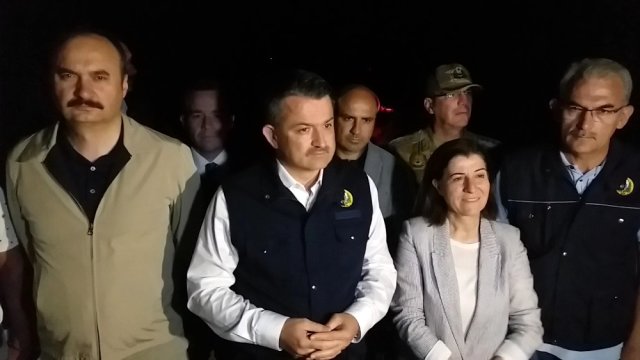 Bakan Pakdemirli, Keşan'da yanan ormanlık alanda incelemelerde bulundu