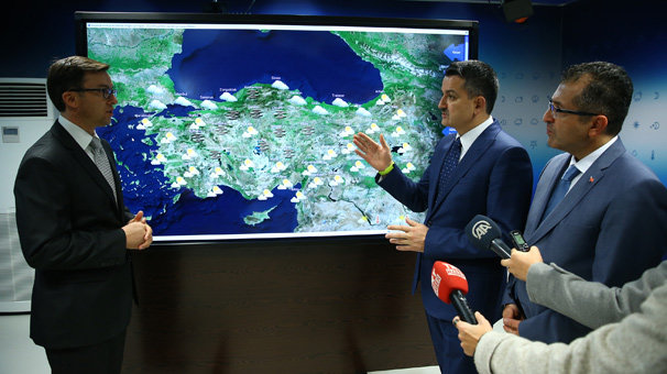 Bakan Pakdemirli, meteorolojik ölçüm balonu uçurdu