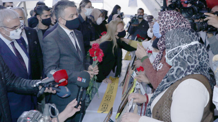 Bakan Pakdemirli'den evlat nöbetindeki ailelere ziyaret