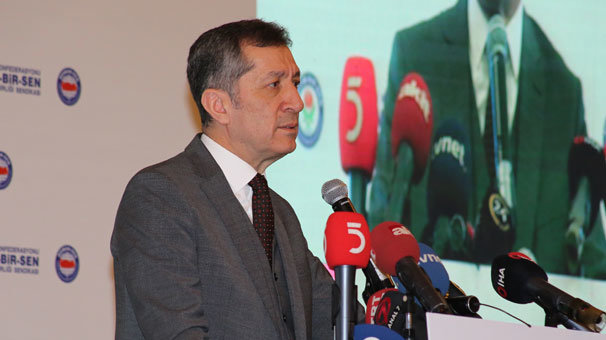 Bakan Selçuk: 'Hemen sistemin tümüyle dönüştürülmesinin çok da rasyonel olmadığını düşünüyoruz'