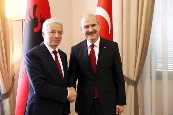 Bakan Soylu, Arnavutluk'ta mevkidaşı Sander Lleshaj ile bir araya geldi