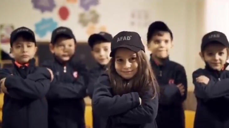 Bakan Soylu Edirneli minik AFAD gönüllülerinin oynadığı klibi paylaştı