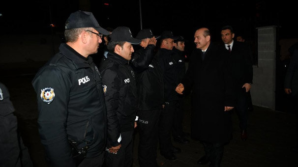 Bakan Soylu’dan polislere gece yarısı ziyaret