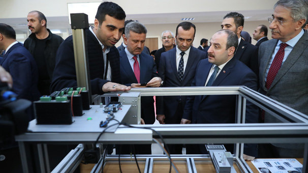 Bakan Varank incelemelerde bulundu