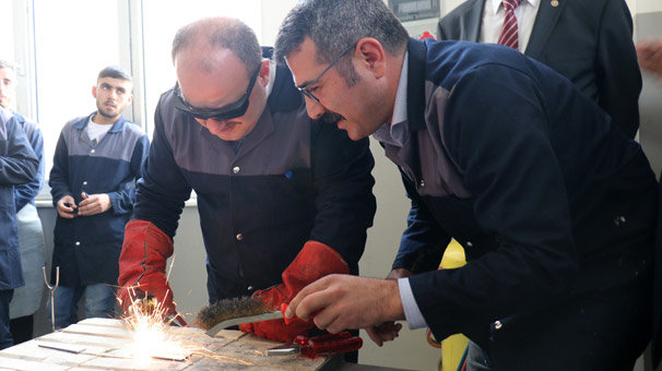 Bakan Varank, kaynak yaptı