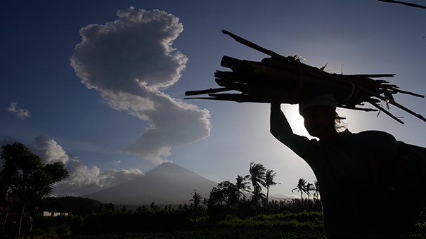 Bali'de Agung Yanardağı'nda patlama