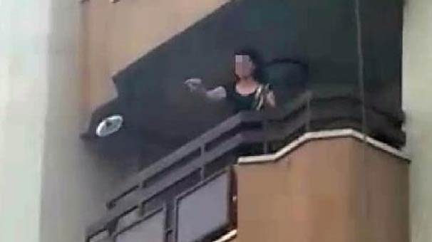 Balkonda öğretmen şoku! Kimse ikna edemeyince...