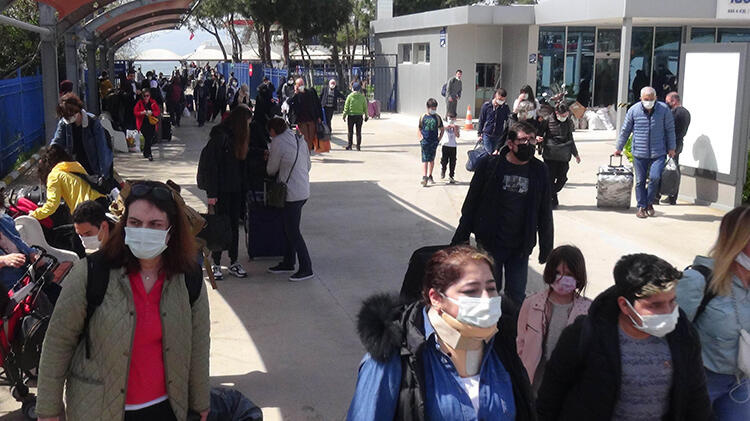Bandırma iskelesinde 'tam kapanma' öncesi yoğunluk