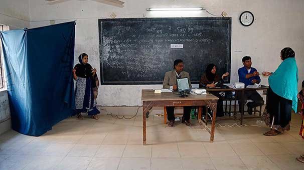 Bangladeş'te genel seçimlerde oy verme işlemi başladı