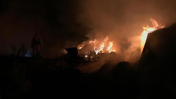 Bayburt'ta korkutan yangın! Diğer evlere de sıçradı