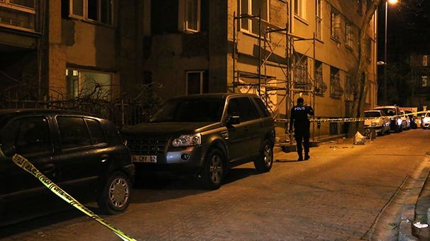 Beşiktaş'ta silahlı kavga: Sedyeyle götürüldüğü sırada...