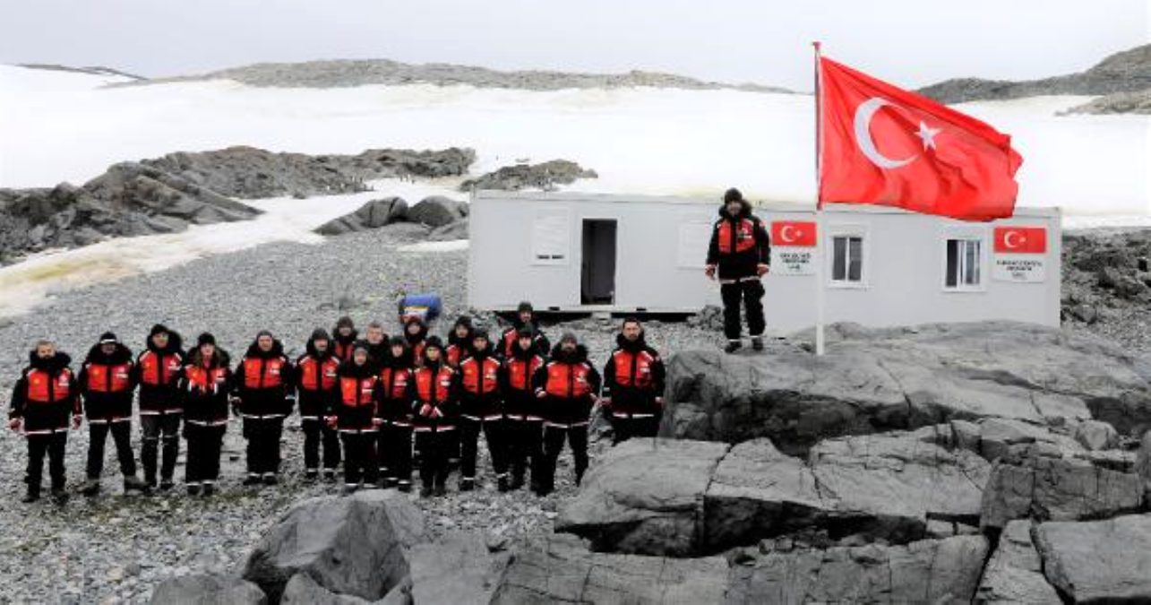 Bilim Heyeti Antarktika'daki Türk Üssü'ne ulaştı
