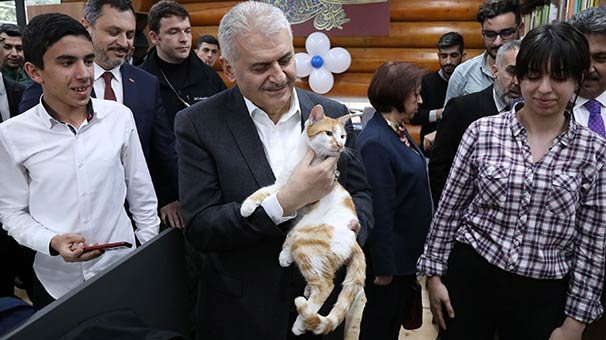 Binali Yıldırım Çamlık Millet Kütüphanesi'ni açtı