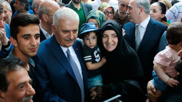 Binali Yıldırım Fatih'te vatandaşlarla buluştu