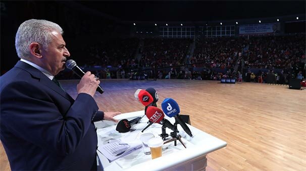 Binali Yıldırım Halkalı'da düzenlenen Nevruz programına katıldı