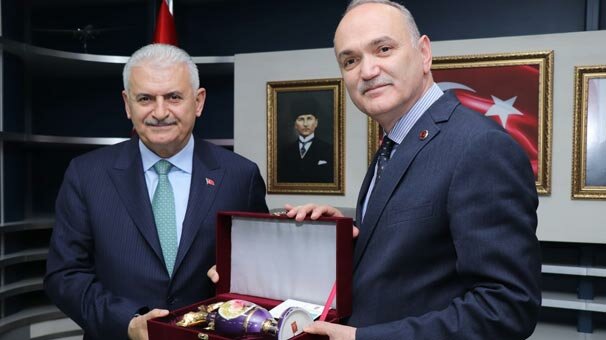Binali Yıldırım'dan Düzce Belediye Başkanı Özlü'ye tebrik ziyareti