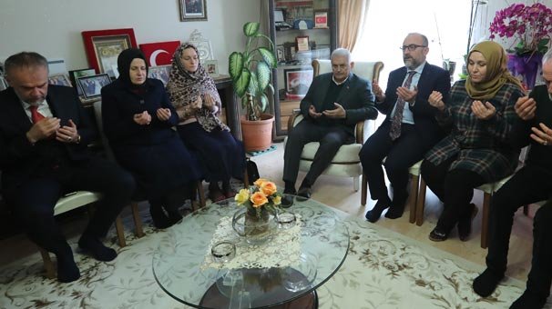 Binali Yıldırım'dan şehit ailesine ziyaret