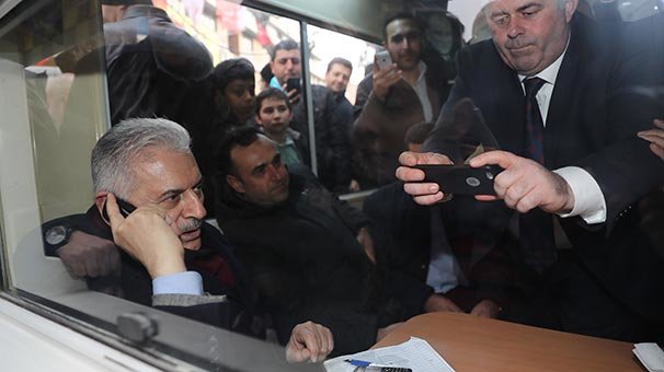 Binali Yıldırım'dan telefon sürprizi! Taksi durağını arayan müşteriye...