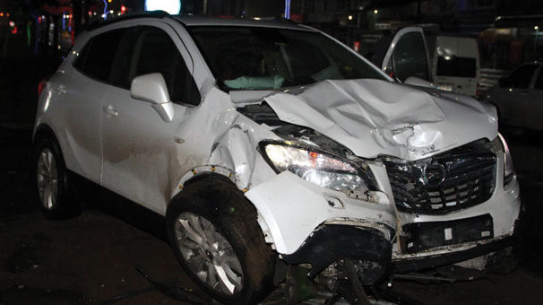 Bitlis'te iki araç çarpıştı: 5 yaralı