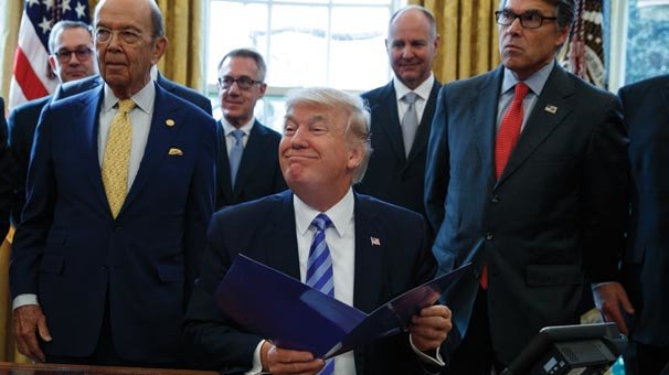 Bomba iddia! Trump raydan çıktı, şimdi de o ismi görevden alıyor...