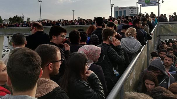 Bu sabah İstanbul... Dakikalarca beklediler
