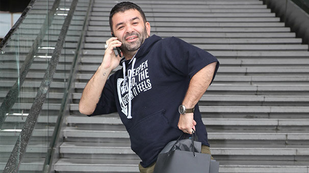 Bülent Şakrak'ın neşesi yerinde