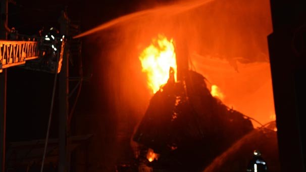 Bursa'daki fabrika yangını havadan görüntüledi