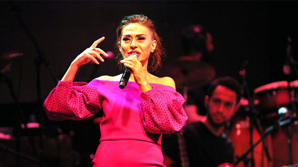 Bursalılar 2019'a Yıldız Tilbe ile 'merhaba' dedi