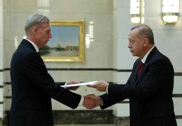 Büyükelçilerden Cumhurbaşkanı Erdoğan'a güven mektubu