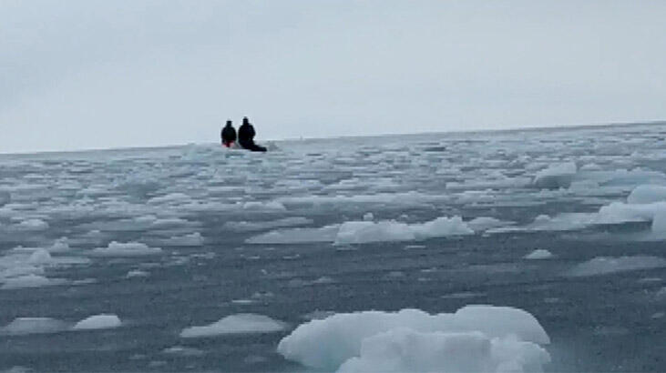 Buz kütlesi üzerinde mahsur kalan balıkçılar 3 buçuk saatte kurtarıldı