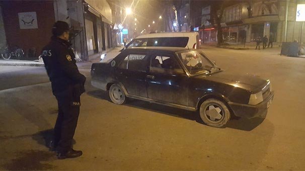 Çalıntı otomobil polis ekiplerince 10 dakika sonra yakalandı