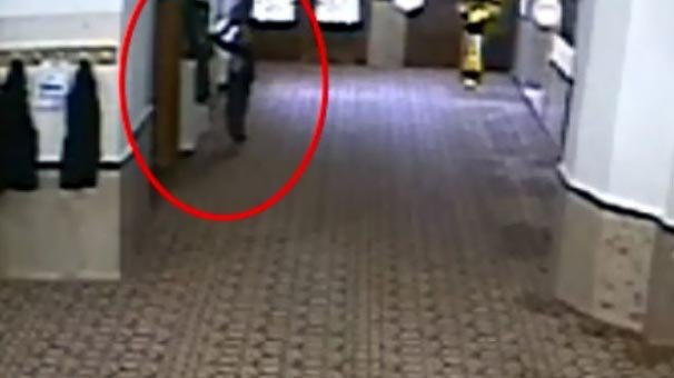 Camideki hırsızlık anı güvenlik kamerasında